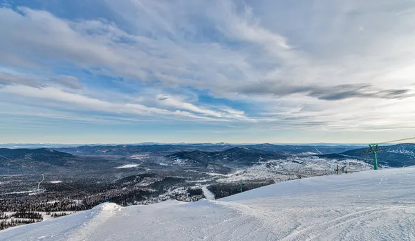 Comprensorio sciistico Sheregesh, regione di Kemerovo, Russia . — Foto Stock