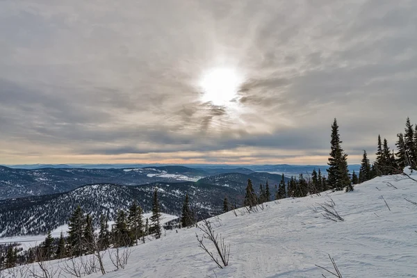 Skigebiet scheregesch, kemerowo region, russland. — Stockfoto