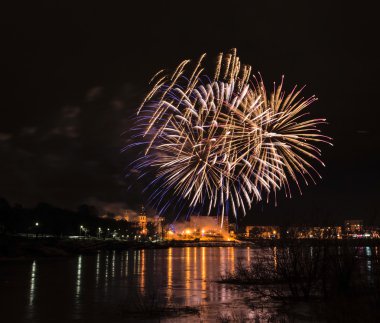 Yeni yıl arifesi havai fişekleri.