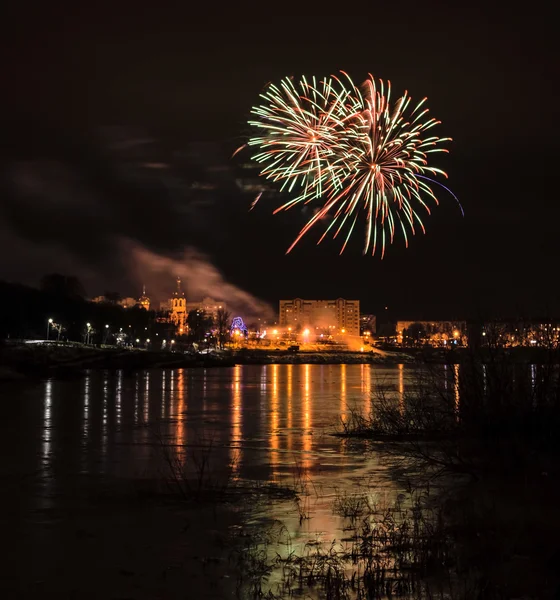 Fuegos artificiales de fin de año. — Foto de Stock