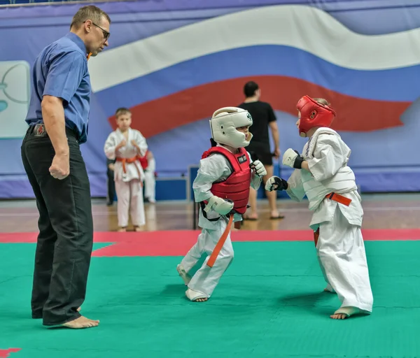 Competencia en karate kyokushinkai . — Foto de Stock