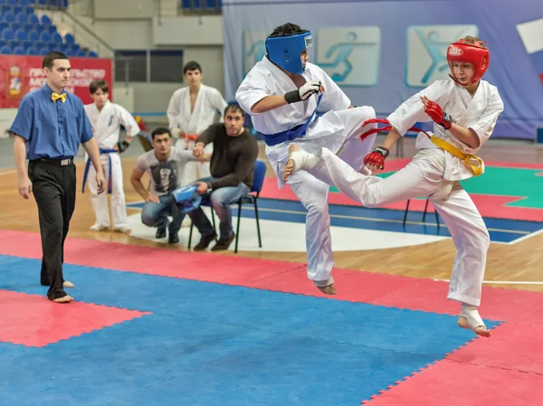 Wettbewerb im Karate Kyokushinkai. — Stockfoto
