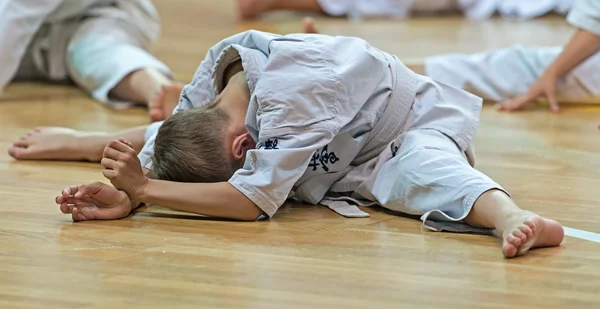 資格試験で競争 karatekas. — ストック写真