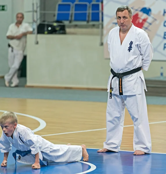 Rekabet karatekas yeterlilik sınavı. — Stok fotoğraf