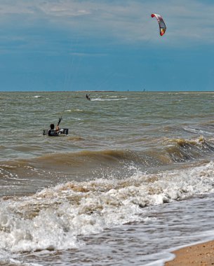 Rüzgar Sörfü ve dolzhanka, krasnodar bölgesi üzerinde kitesurfing, 