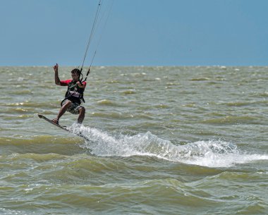 Rüzgar Sörfü ve dolzhanka, krasnodar bölgesi üzerinde kitesurfing, 