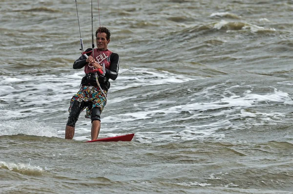 Windsurfing and kitesurfing on the Dolzhanka, Krasnodar region, — Stock Photo, Image