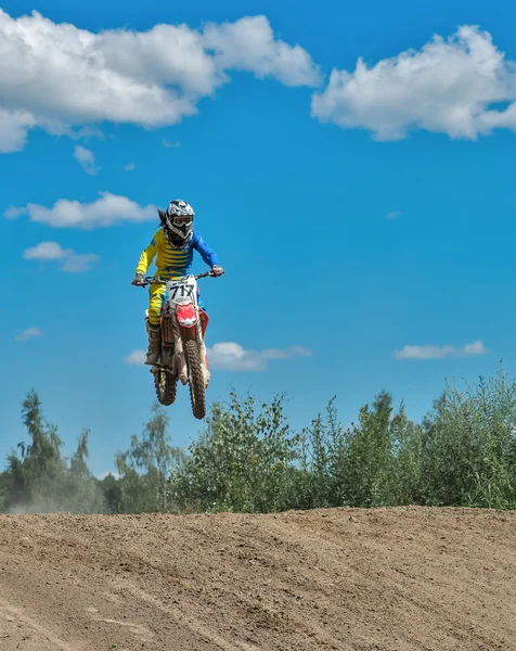 Motocross de verão no território do distrito de Ramenskoye, Moscou — Fotografia de Stock