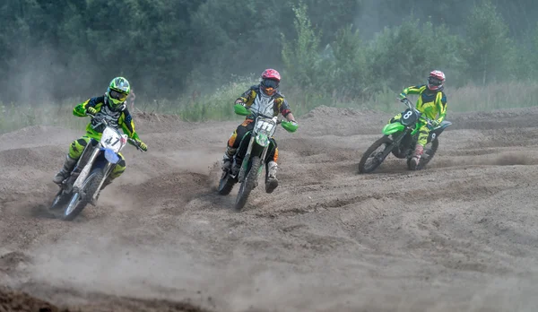 Sommer-Motocross auf dem Gebiet der ramenskoye Bezirk, Moskau — Stockfoto