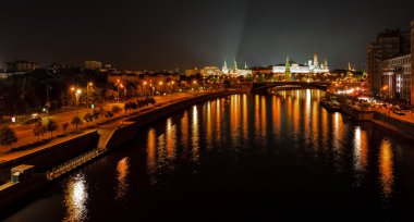 Moskova asla uyumaz.
