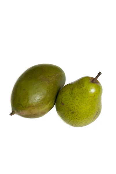 Mango y pera aislados sobre fondo blanco — Foto de Stock