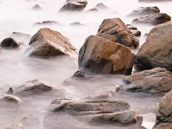 Pedras no mar desbotadas — Fotografia de Stock