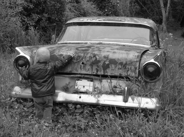 Kleinkind mit Auto — Stockfoto