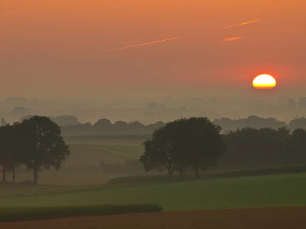 Sunrise over hilly farmland — Stock Photo, Image