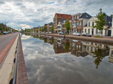 Hollanda assen şehir merkezi kanal