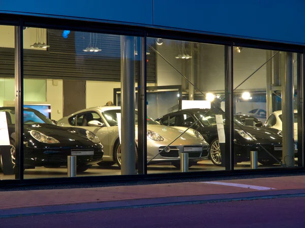 lüks arabalar, bir Bayilik