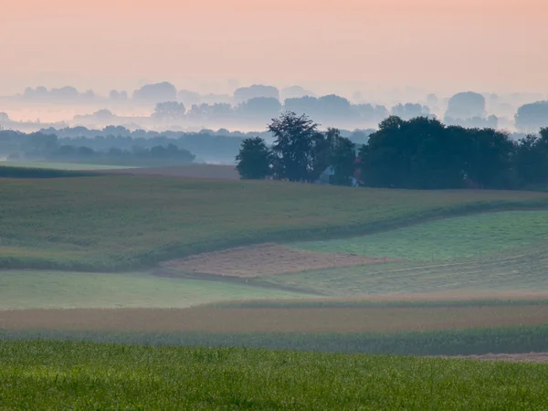 Paisaje silueta durante el amanecer — Foto de Stock