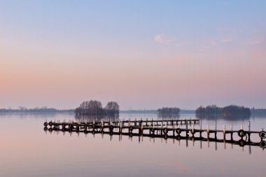 pembe ve Mavi Göl Manzaralı
