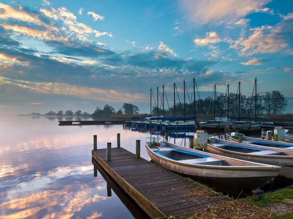 Recreational harbor at a lake — Stock Photo, Image