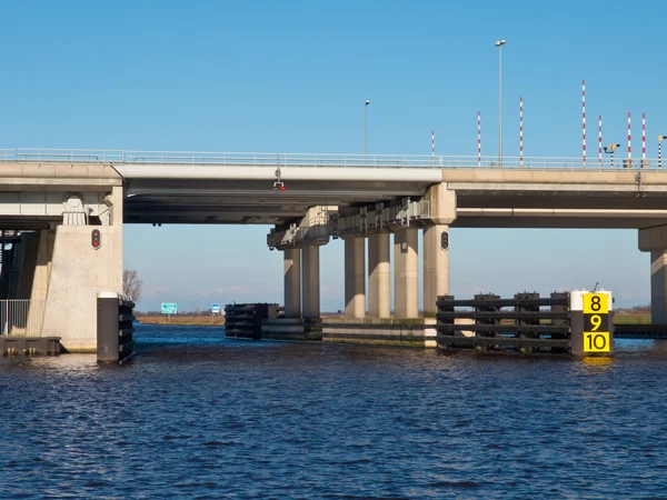 Zeichnung Teil der Flussbrücke — Stockfoto