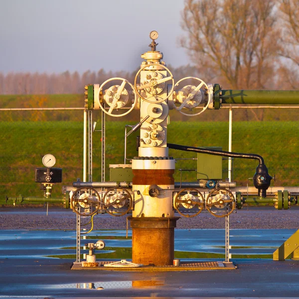 Natural gas production wellhead — Stock Photo, Image