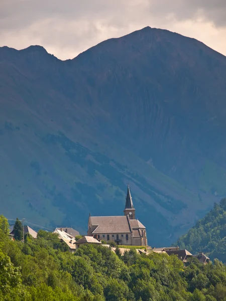 Eglise sur une colline — Photo