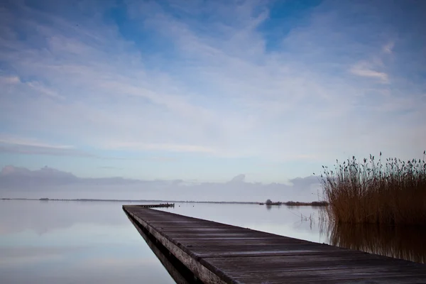 Molo w zuidlaardermeer — Zdjęcie stockowe