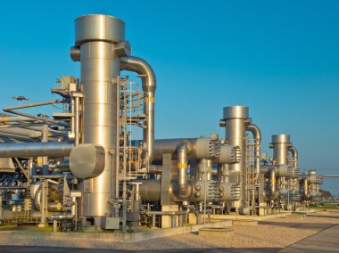 modern bir doğal gaz işleme tesisi