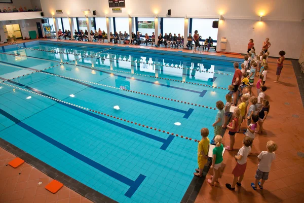 Ejercicio de clase de natación — Foto de Stock