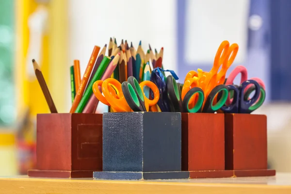 Equipo educativo en un aula — Foto de Stock