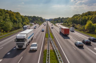 Rating A12 Otoyolu, birini Bussiest akşam içinde 