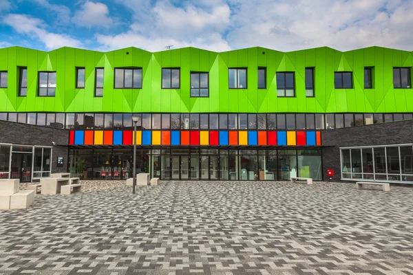 Contemporary school building — Stock Photo, Image