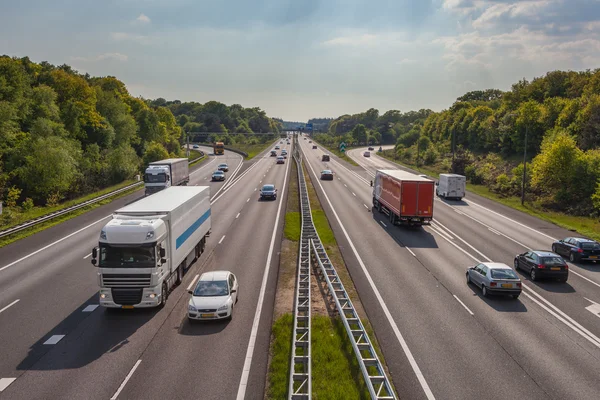 Abendverkehr auf der Autobahn A12, einer der dicksten der Welt — Stockfoto