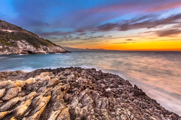 Puesta Sol Sobre Mar Mediterráneo Costa Rocosa Cap Corse Cerca —  Fotos de Stock