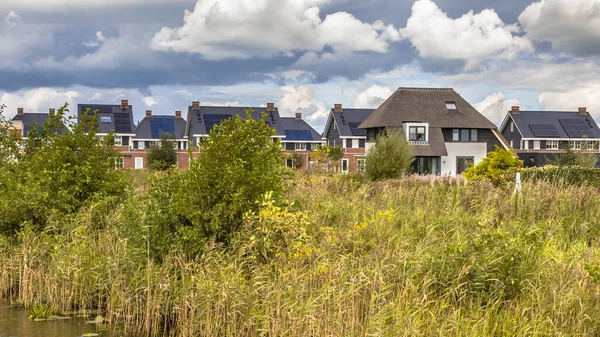 Barrio Con Casas Ecológicas Entorno Natural Naturaleza Salvaje Groningen Países —  Fotos de Stock