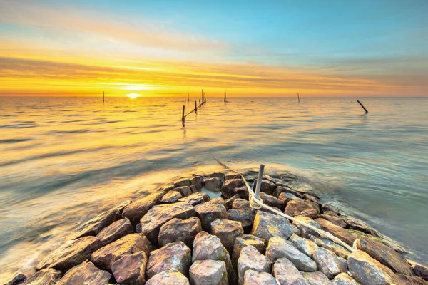 Tipica Costruzione Del Molo Frangiflutti Basalto Ijsselmeer Vicino Alla Città — Foto Stock