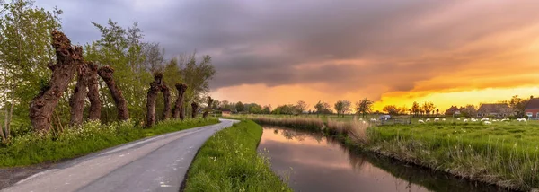 Paisagem Polder Countryside Província Groningen Países Baixos Com River Road — Fotografia de Stock