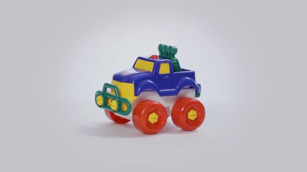 Carro de brinquedo 4x4 — Vídeo de Stock