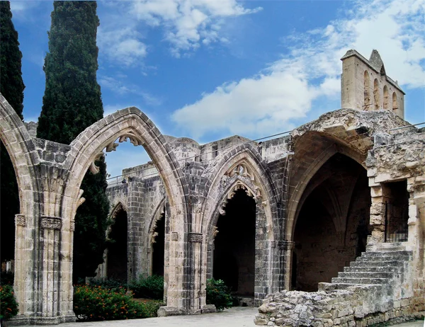 Cypern. ruinerna av det antika klostret. Royaltyfria Stockbilder