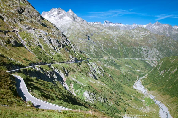 Горная дорога, Сюстенпасс, Центральная Швейцария — стоковое фото