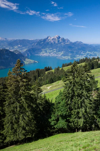 Bela vista para o lago Lucerna (Vierwaldstattersee ) — Fotografia de Stock