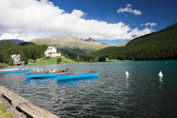 Sankt Moritz Lake with boats, Grisons, Швейцария — стоковое фото