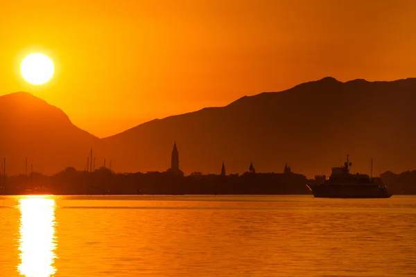 Nascer do sol tropical na Croácia, Trogir — Fotografia de Stock