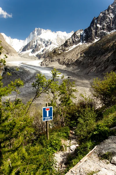 查看以法国阿尔卑斯山，mer de 蜜枣，冰海 — 图库照片