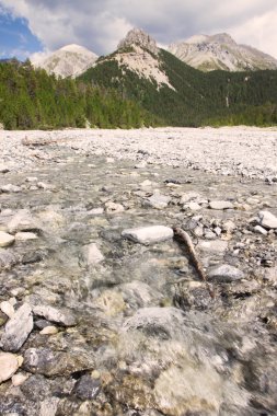 görüntülemek için dağ ve nehir klausenpass, İsviçre