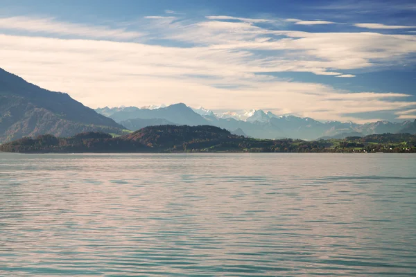 Vista a Pilatus y Zugsee desde Zug, Suiza Central —  Fotos de Stock