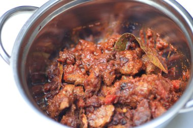 Hint baharatlı kuzu köri