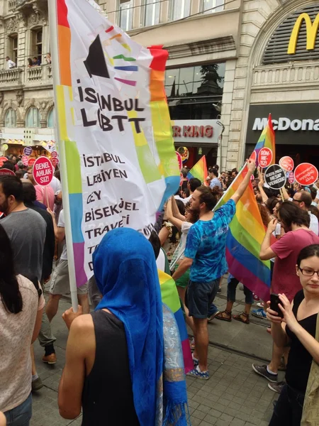 Orgullo gay en istiklal street, istanbul — Foto de Stock