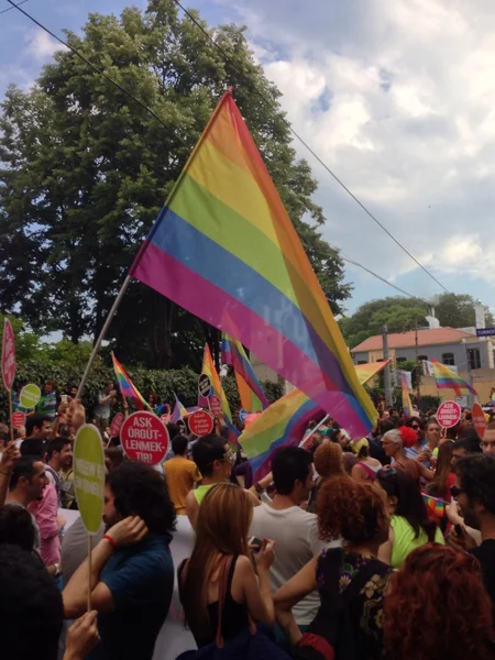 同性恋自豪在 istiklal 街、 伊斯坦堡 — 图库照片#
