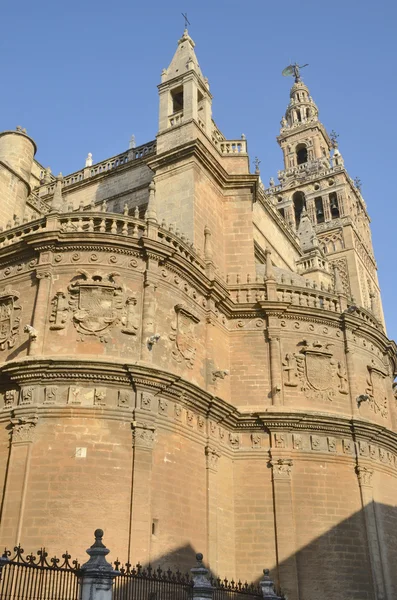 Schöner Blick auf die Kathedrale von Sevilla — Stockfoto